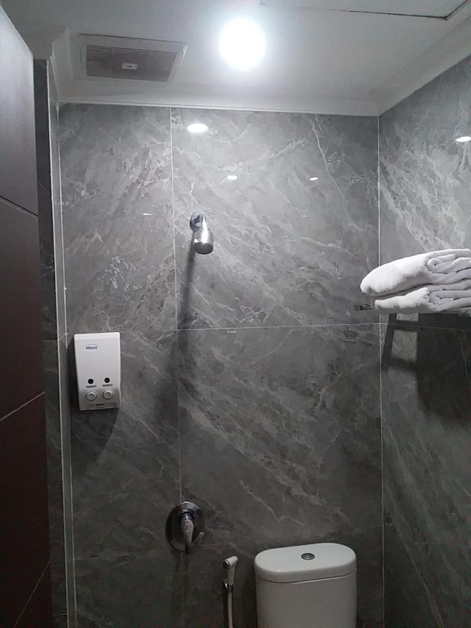 Laxston Hotel Yogyakarta Exterior photo