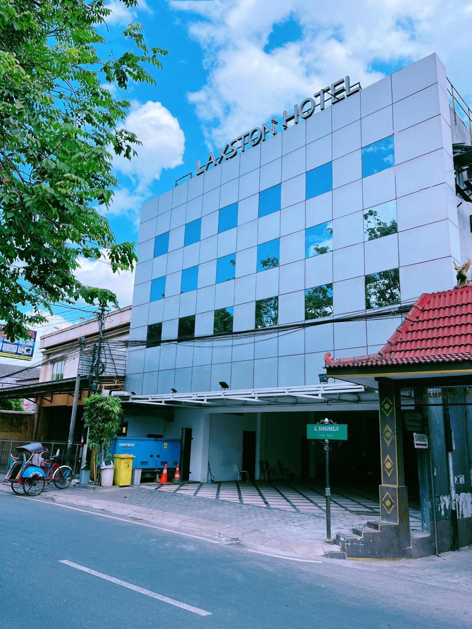 Laxston Hotel Yogyakarta Exterior photo