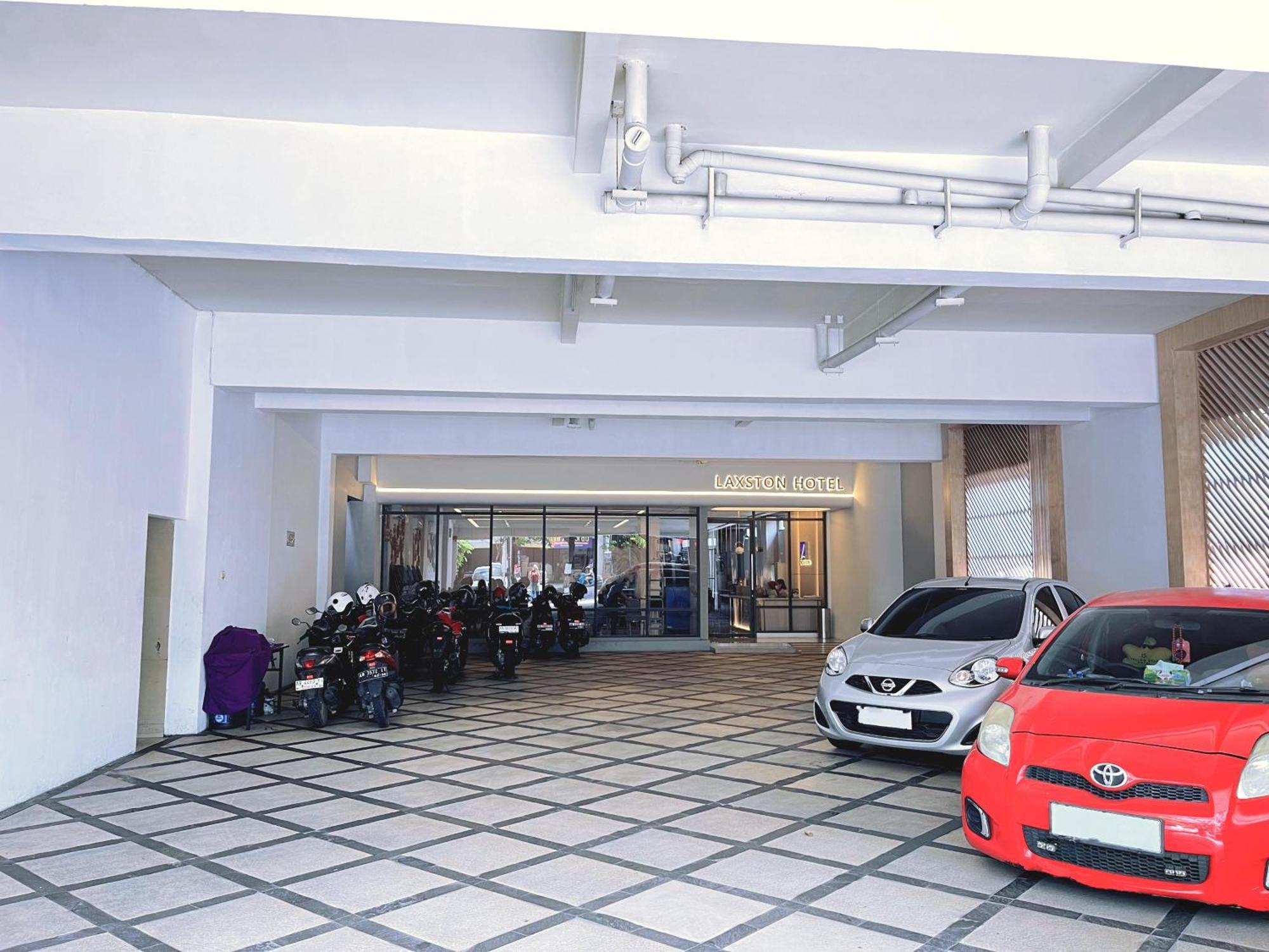 Laxston Hotel Yogyakarta Exterior photo