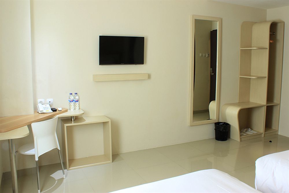 Laxston Hotel Yogyakarta Exterior photo